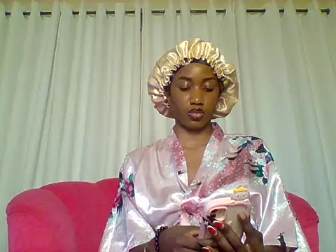 Queeen model online show from 10-06-25, 09:34