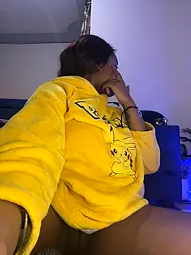 Snapshot of Cherrytowild chatting on 11-13-25, 06:29 Cherrytowild online show from 11-13-25, 06:29