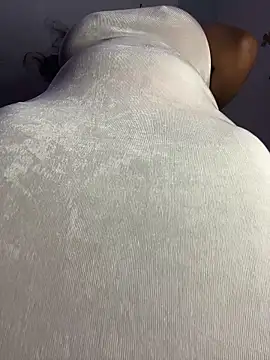 Snapshot of Cherrytowild chatting on 01-08-26, 04:37 Cherrytowild online show from 01-08-26, 04:37