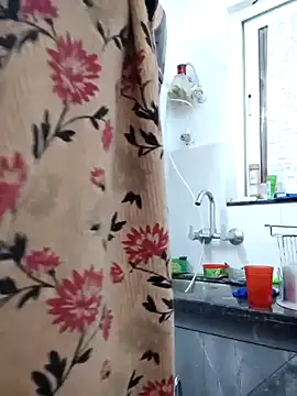 Snapshot of Aaradhya chatting on 12-15-24, 01:35 Aaradhya online show from 12-15-24, 01:35