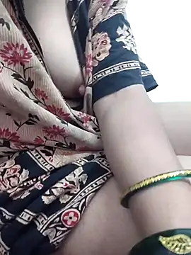 Snapshot of Aaradhya chatting on 12-28-24, 04:08 Aaradhya online show from 12-28-24, 04:08