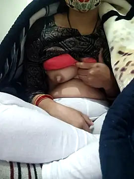 Snapshot of Aaradhya chatting on 12-15-25, 12:48 Aaradhya online show from 12-15-25, 12:48