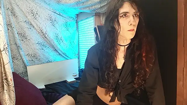 Snapshot of DiiVampy chatting on 12-14-25, 09:30 DiiVampy online show from 12-14-25, 09:30