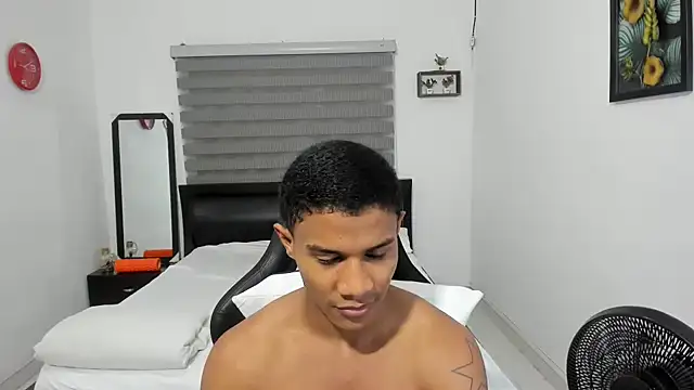 Snapshot of corzoethan chatting on 12-17-25, 10:38 corzoethan online show from 12-17-25, 10:38