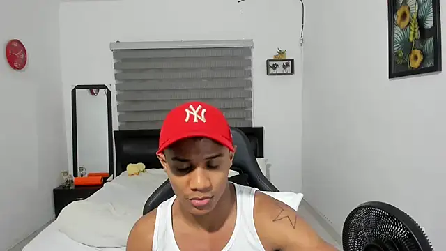 Snapshot of corzoethan chatting on 12-18-25, 11:22 corzoethan online show from 12-18-25, 11:22