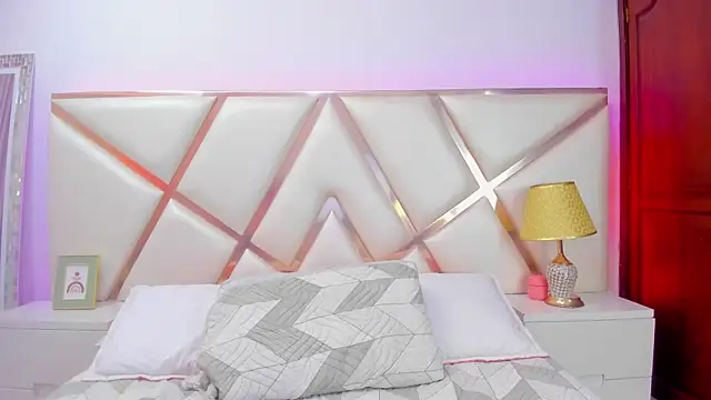 Snapshot of NinnaVous chatting on 01-21-25, 05:30 NinnaVous online show from 01-21-25, 05:30