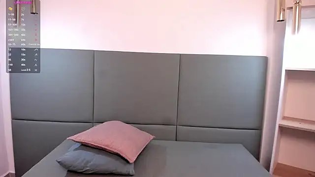 lexiethompson  online show from 01-07-26, 12:07