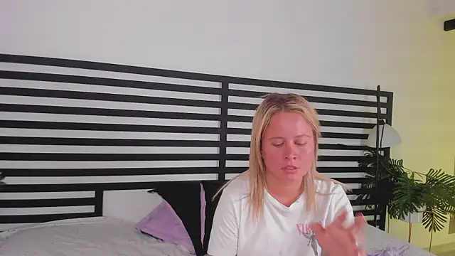 stefanny ruiz  online show from 01-20-25, 03:28