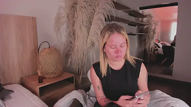 stefanny ruiz  online show from 03-10-25, 12:59