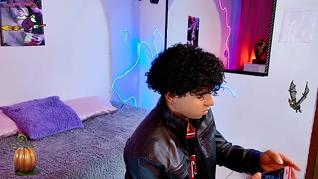 Noah Smith04 online show from 10-25-25, 08:14