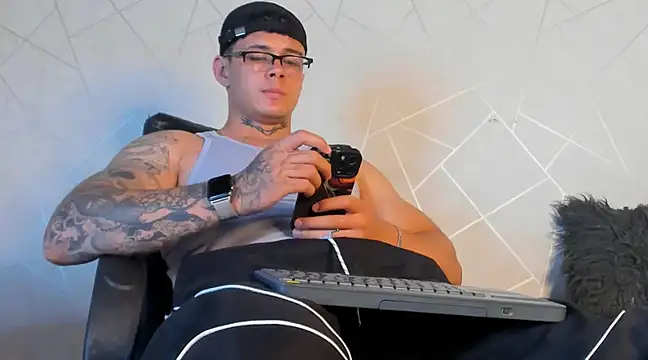 NoahhBrown online show from 01-08-25, 01:42