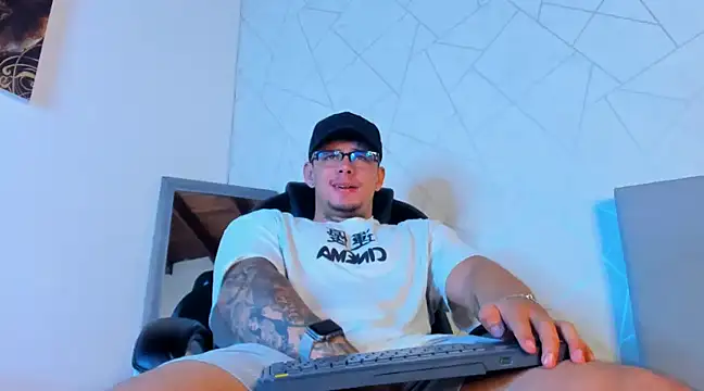 NoahhBrown online show from 02-18-25, 03:21