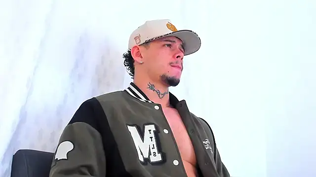 NoahhBrown online show from 10-12-25, 03:49