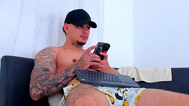 NoahhBrown online show from 11-07-25, 01:16