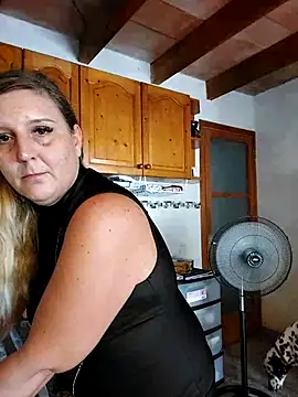 BecciDeluxe online show from 09-12-25, 12:38