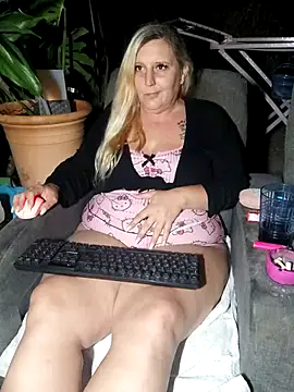 Snapshot of BecciDeluxe chatting on 06-13-26, 10:18 BecciDeluxe online show from 06-13-26, 10:18