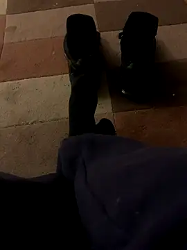 Snapshot of footsy35 chatting on 12-21-25, 07:04 footsy35 online show from 12-21-25, 07:04