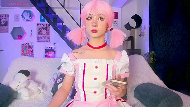 Snapshot of MonxxsLove chatting on 02-11-26, 04:39 MonxxsLove online show from 02-11-26, 04:39