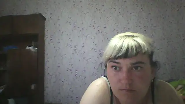 Snapshot of HollyLaBerry chatting on 06-05-26, 01:06 HollyLaBerry online show from 06-05-26, 01:06