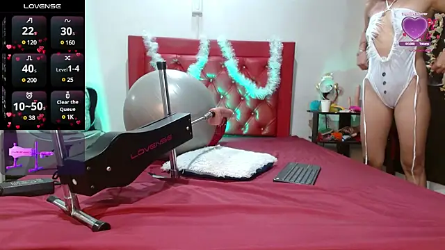 Snapshot of cleopatraa chatting on 12-14-24, 07:25 cleopatraa online show from 12-14-24, 07:25