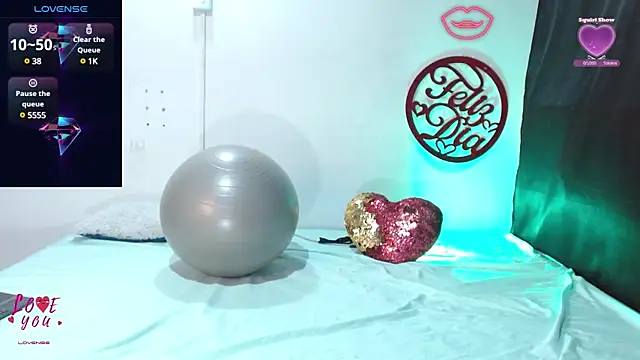 Snapshot of cleopatraa chatting on 02-25-25, 07:36 cleopatraa online show from 02-25-25, 07:36