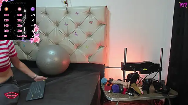 Snapshot of cleopatraa chatting on 05-22-26, 10:04 cleopatraa online show from 05-22-26, 10:04