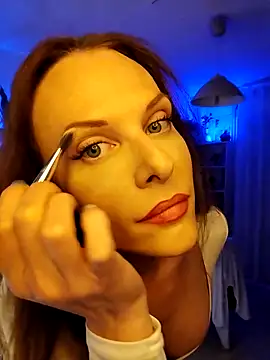 Luna Kitanna online show from 04-18-26, 07:51