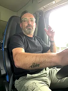 Snapshot of dzhakar chatting on 09-26-25, 10:19 dzhakar online show from 09-26-25, 10:19