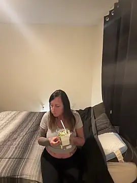 Snapshot of xloritax chatting on 09-25-25, 10:24 xloritax online show from 09-25-25, 10:24