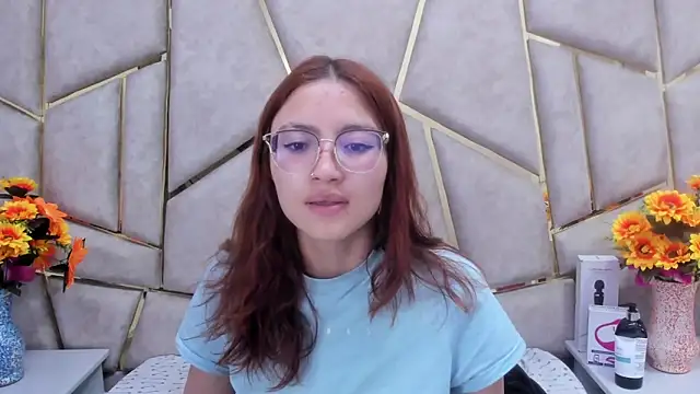 Snapshot of Kloe_Candy1 chatting on 01-16-25, 04:17 Kloe Candy1 online show from 01-16-25, 04:17