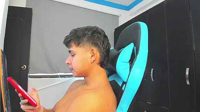 Snapshot of Bray_Kevin chatting on 11-05-25, 05:57 Bray Kevin online show from 11-05-25, 05:57