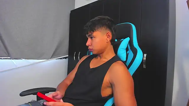 Snapshot of Bray_Kevin chatting on 11-21-25, 03:00 Bray Kevin online show from 11-21-25, 03:00