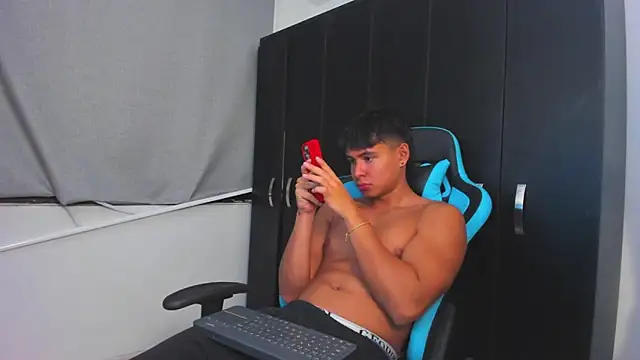 Snapshot of Bray_Kevin chatting on 11-22-25, 03:05 Bray Kevin online show from 11-22-25, 03:05