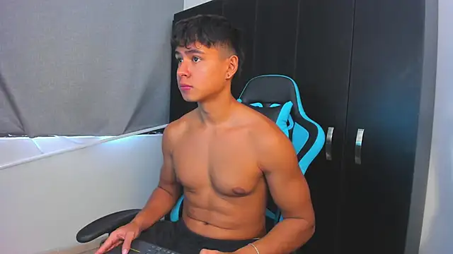 Snapshot of Bray_Kevin chatting on 11-22-25, 03:22 Bray Kevin online show from 11-22-25, 03:22