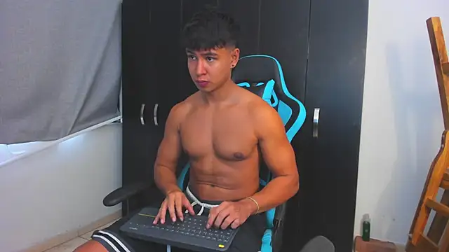 Snapshot of Bray_Kevin chatting on 11-29-25, 02:53 Bray Kevin online show from 11-29-25, 02:53