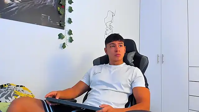 Snapshot of Bray_Kevin chatting on 12-16-25, 06:13 Bray Kevin online show from 12-16-25, 06:13