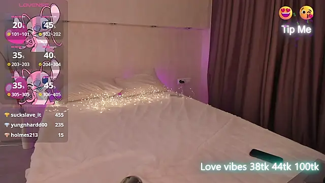 Snapshot of Tracy-Taylor chatting on 12-28-24, 11:09 Tracy-Taylor online show from 12-28-24, 11:09