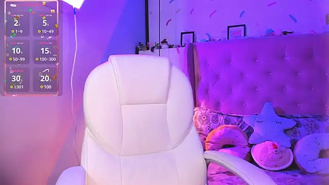 Snapshot of _cloe_martinez chatting on 12-17-24, 12:45 cloe martinez online show from 12-17-24, 12:45