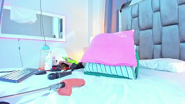 Snapshot of Antonellahorny69 chatting on 10-15-25, 07:14 Antonellahorny69 online show from 10-15-25, 07:14