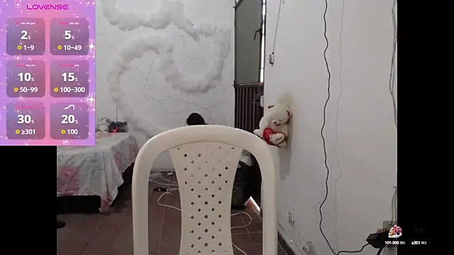 Snapshot of foxysweet09 chatting on 10-15-25, 08:42 foxysweet09 online show from 10-15-25, 08:42