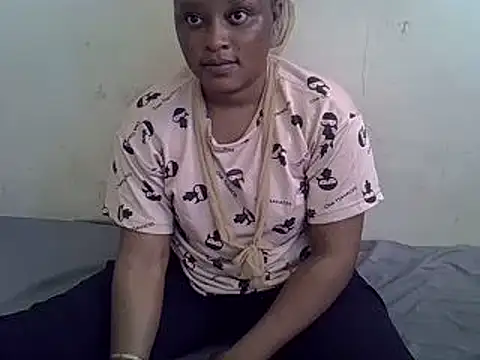 Snapshot of Crystal__Gee chatting on 01-18-25, 05:52 Crystal  Gee online show from 01-18-25, 05:52