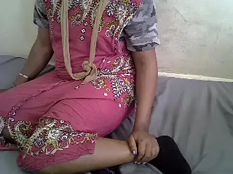 Snapshot of Crystal__Gee chatting on 03-06-25, 07:36 Crystal  Gee online show from 03-06-25, 07:36