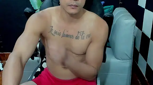 Snapshot of Brunocuttie94 chatting on 02-13-25, 04:39 Brunocuttie94 online show from 02-13-25, 04:39