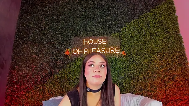 Snapshot of sarah-bonneth chatting on 03-03-26, 11:38 sarah-bonneth online show from 03-03-26, 11:38