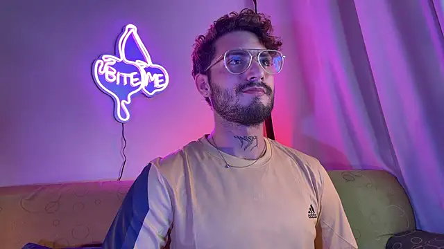 Snapshot of axel_giracr chatting on 12-01-25, 10:26 axel giracr online show from 12-01-25, 10:26