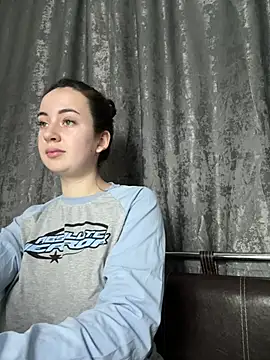 Snapshot of SweetieKendl chatting on 12-28-24, 02:33 SweetieKendl online show from 12-28-24, 02:33