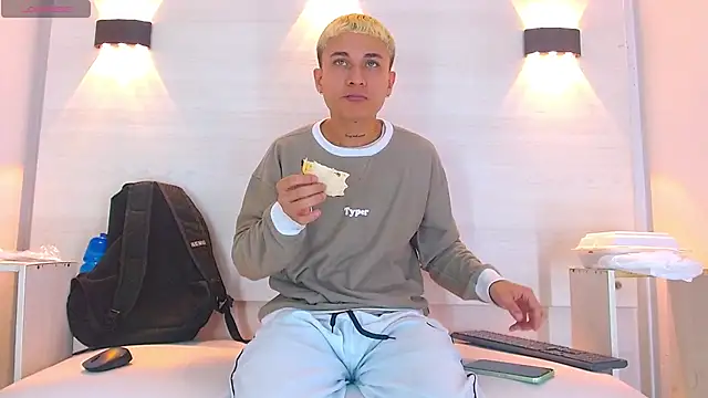 Snapshot of jeic_18 chatting on 10-10-25, 03:55 jeic 18 online show from 10-10-25, 03:55