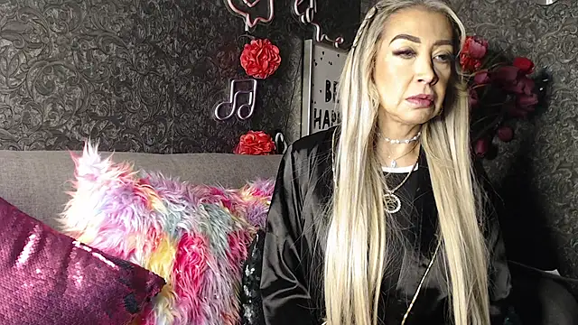 Snapshot of EvelinaGrey chatting on 01-27-25, 02:53 EvelinaGrey online show from 01-27-25, 02:53