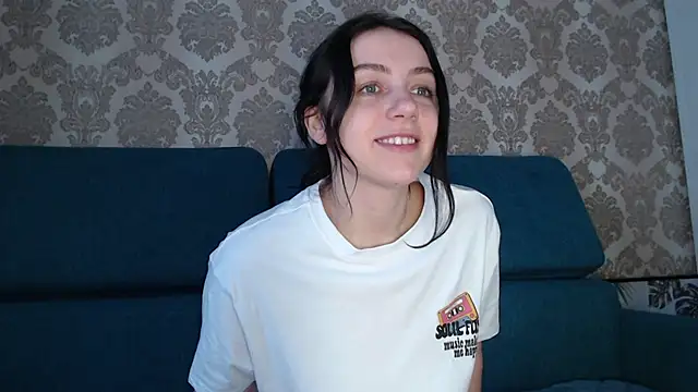 Snapshot of Louise_Lavender chatting on 02-26-25, 04:14 Louise Lavender online show from 02-26-25, 04:14