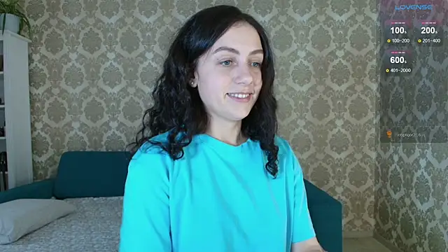 Snapshot of Louise_Lavender chatting on 10-08-25, 10:13 Louise Lavender online show from 10-08-25, 10:13